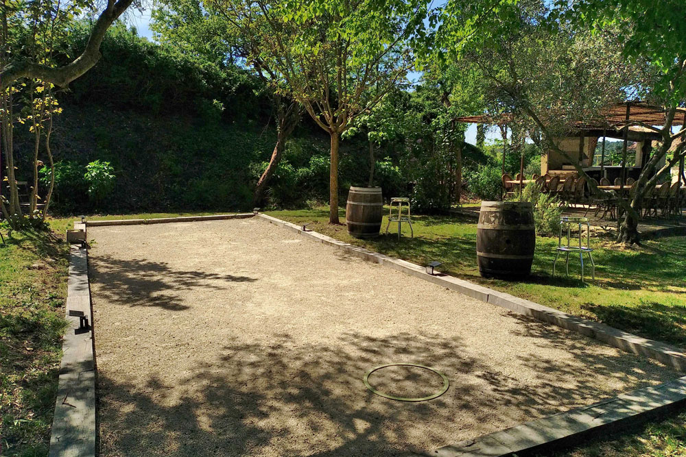Espace pétanque dans le parc