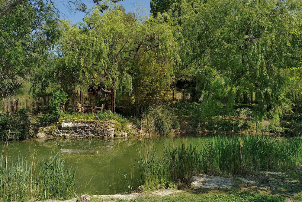Étang et sa gloriette, ambiance bucolique