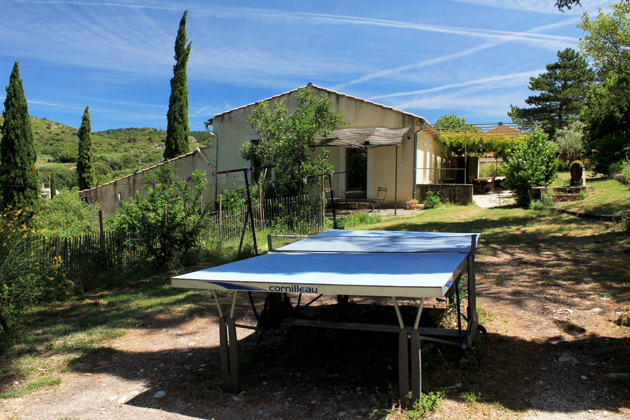 Table de ping-pong équipée
