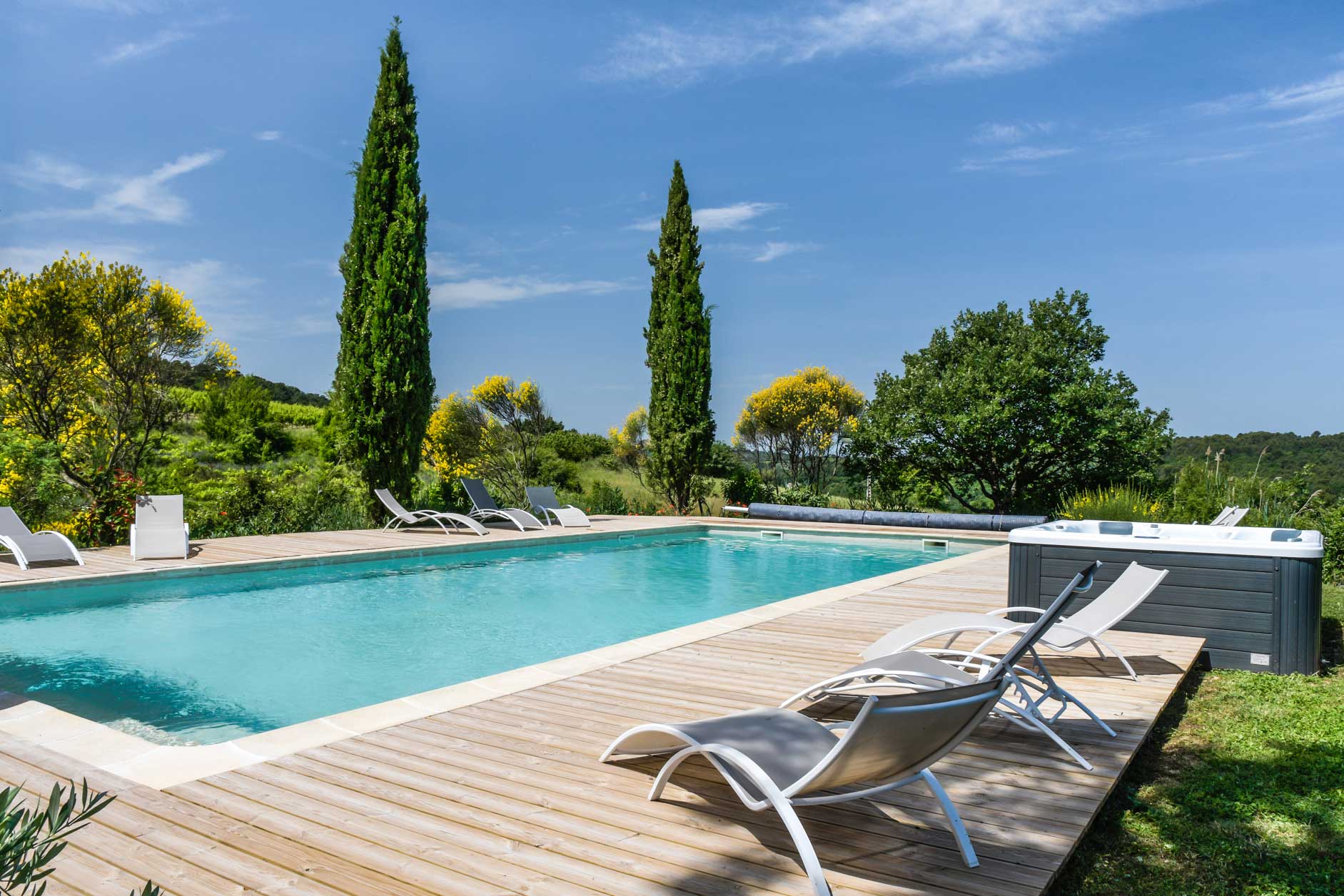 Piscine et terrasse de 170 m²