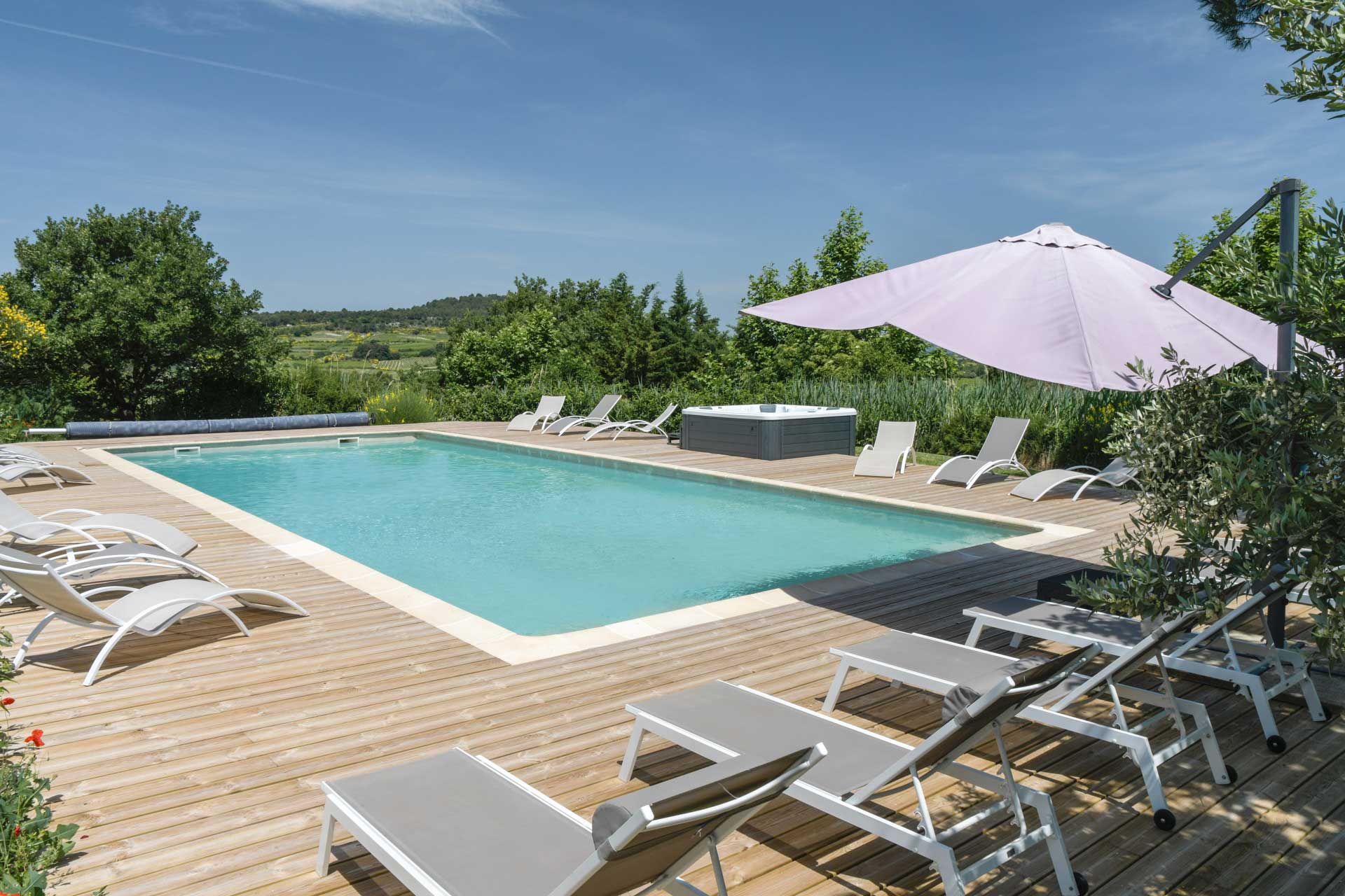 Piscine à débordement progressif