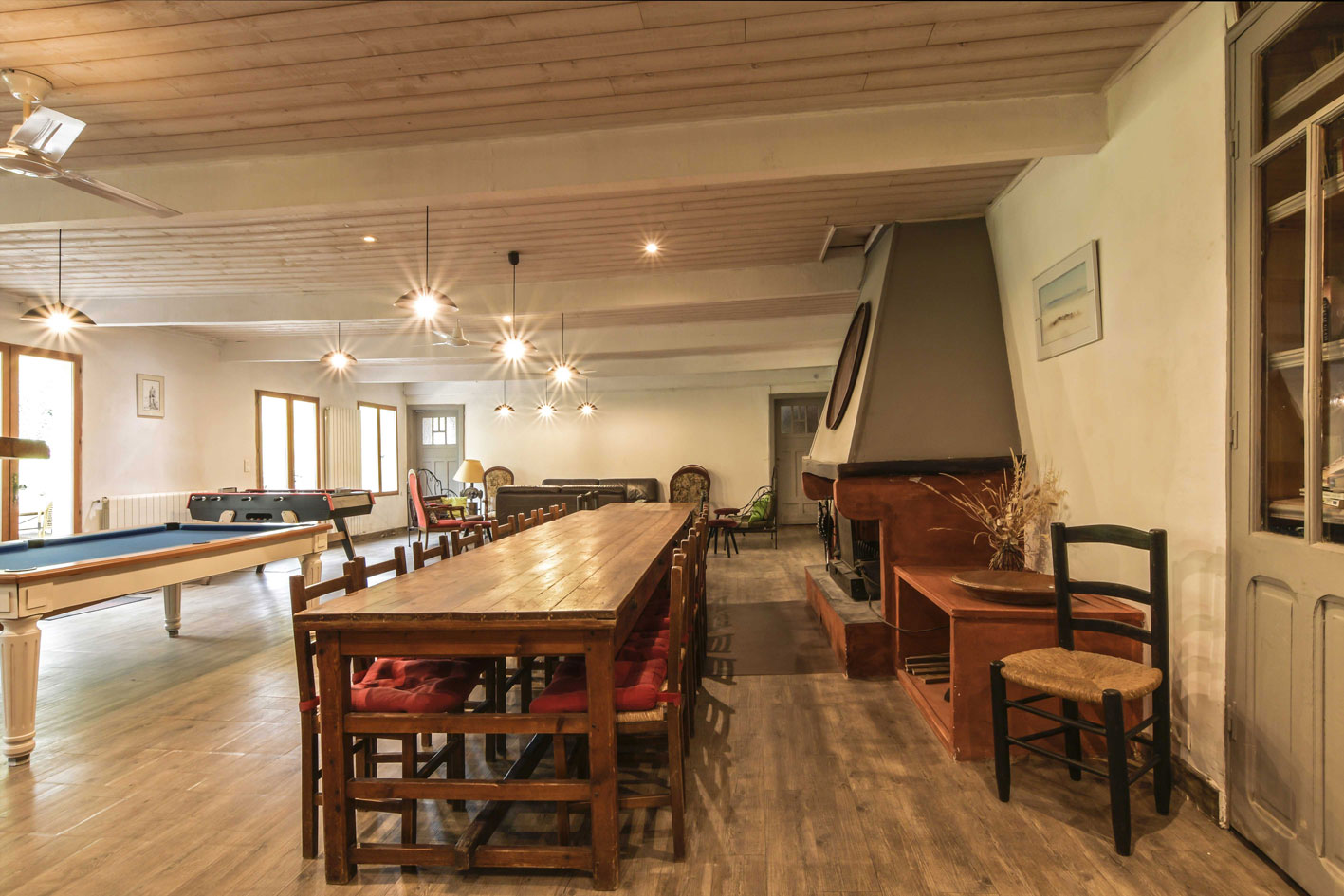 Salle à manger conviviale du gîte