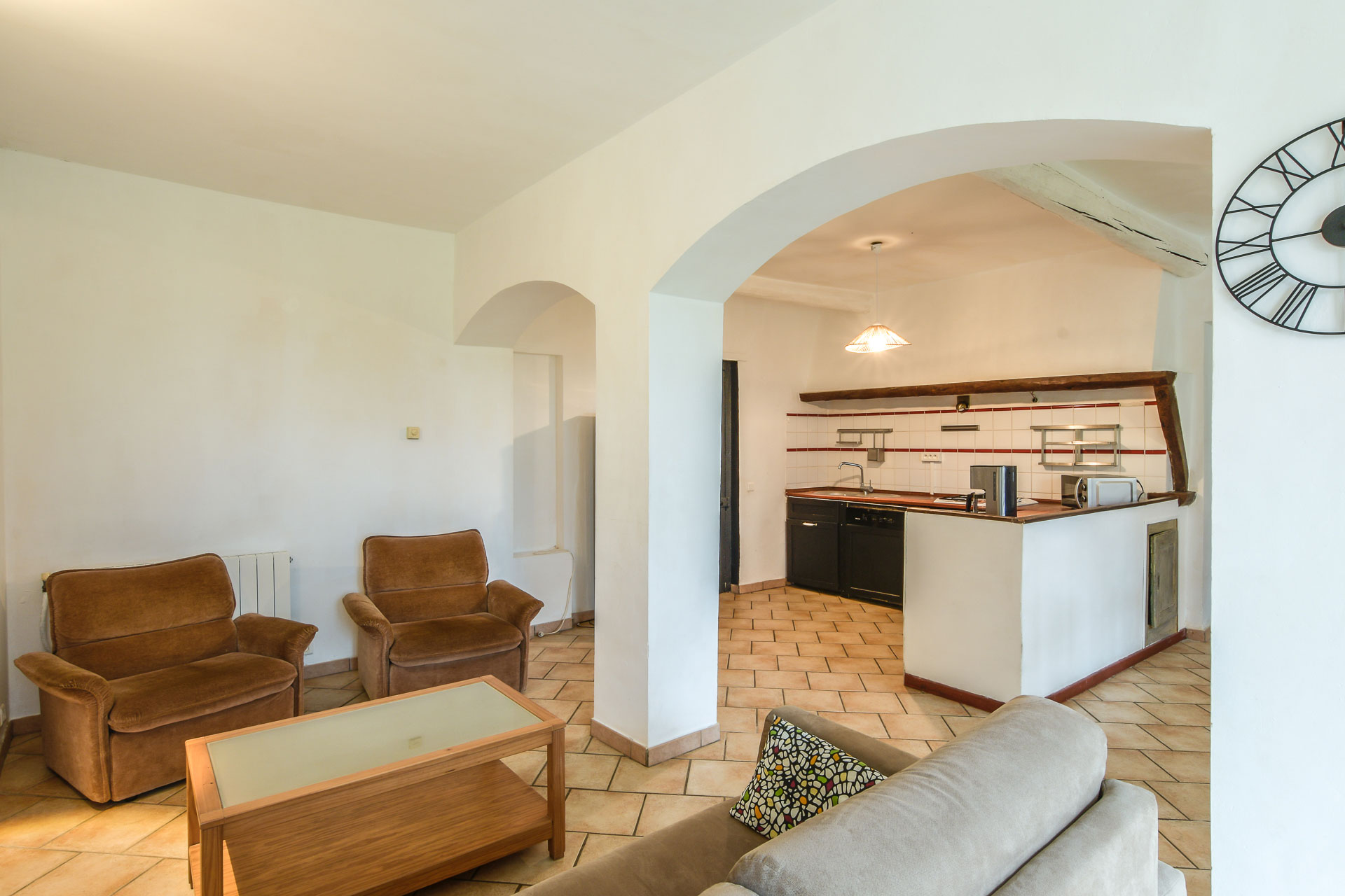 Salle commune à l'étage inférieur du gîte Luberon