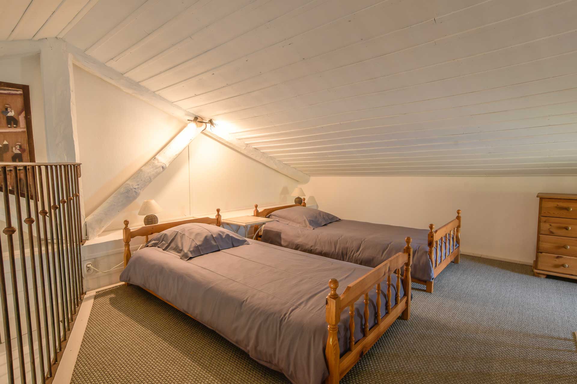 Lits simples en mezzanine, chambre Romarin