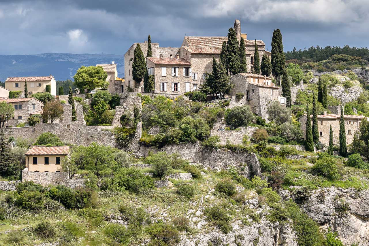 Vue sur le village provençal de Méthamis